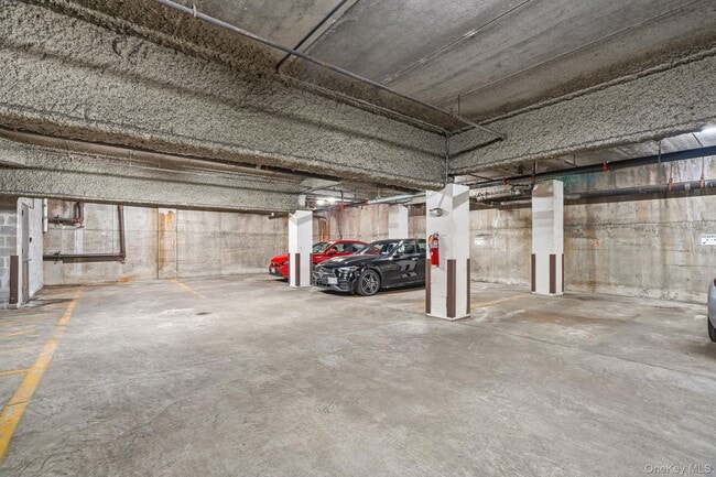 Building Photo - 560 Halstead Ave
