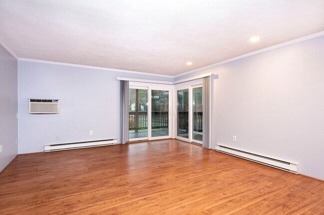 Building Photo - 980 Plain St