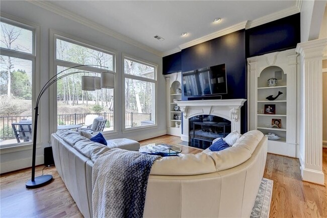 Building Photo - 6745 Laurel Oak Dr