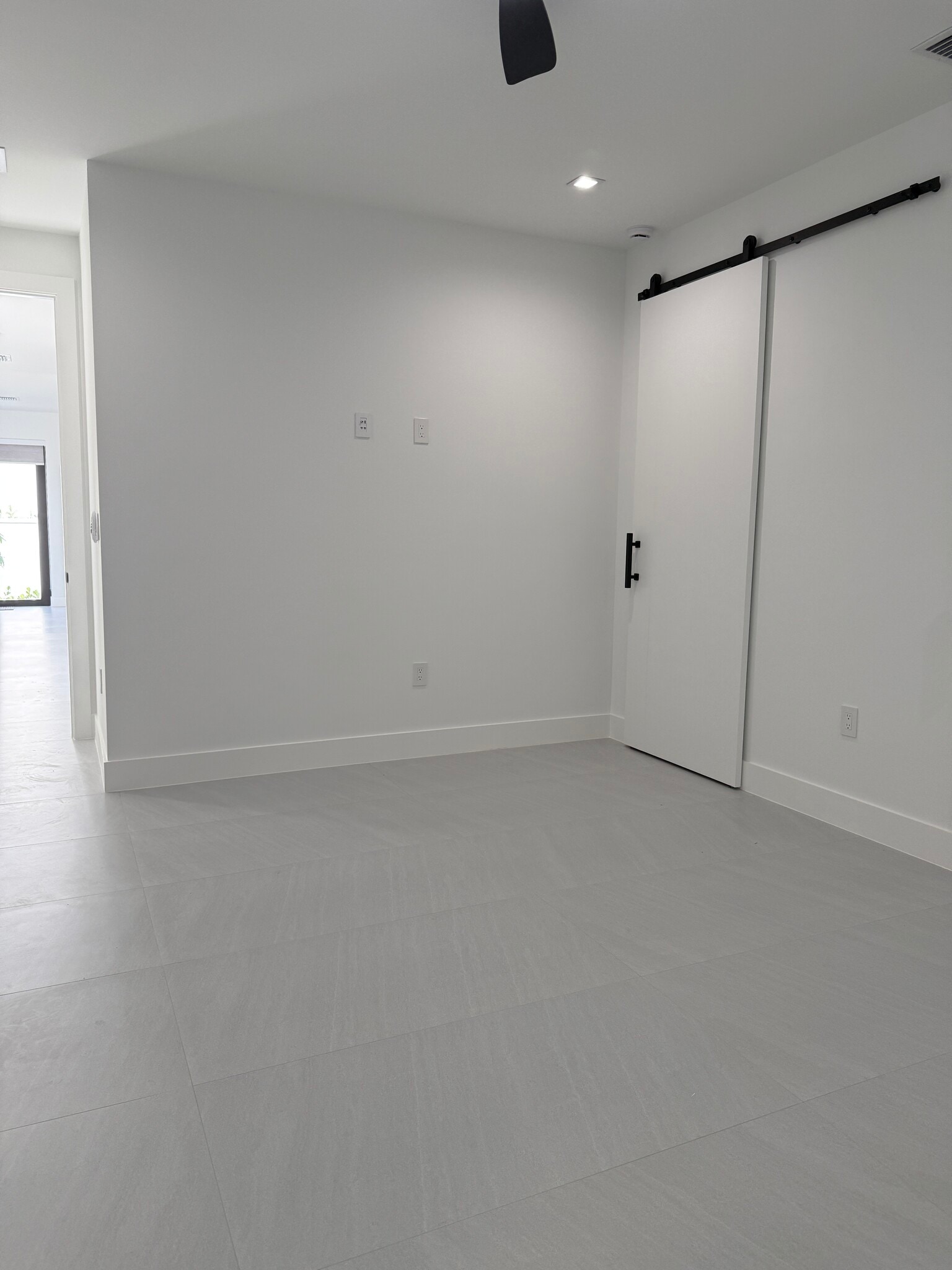 Building Photo - 920 SW 71st Ave