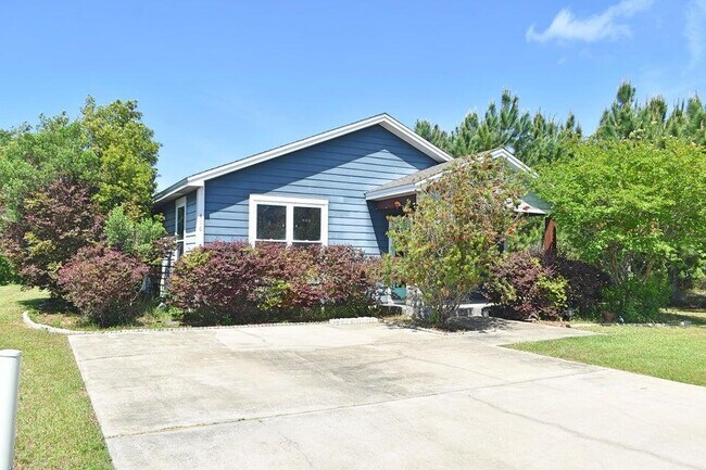Building Photo - 416 Tropical Way