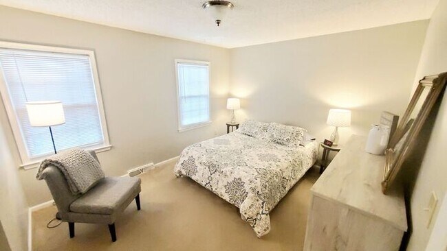Building Photo - Charming 2 bedroom 1 bath duplex on Park Rd