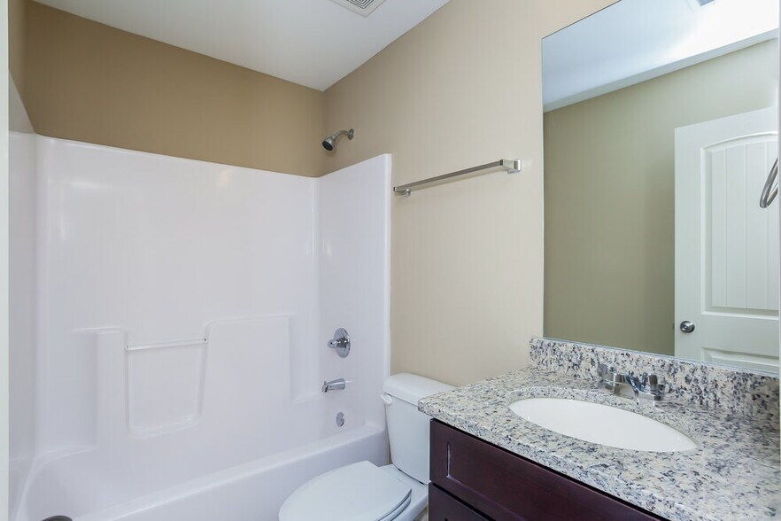 Building Photo - 124 Hill Crest Cir