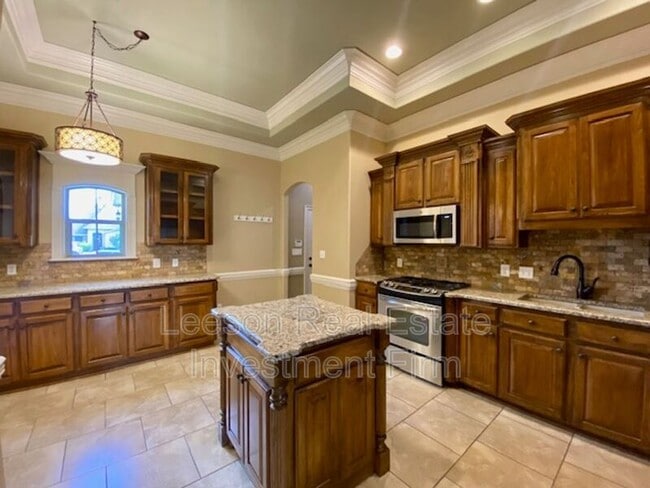 Building Photo - 632 Bitter Pecan Dr
