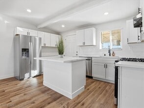 Building Photo - 608 Stanford St