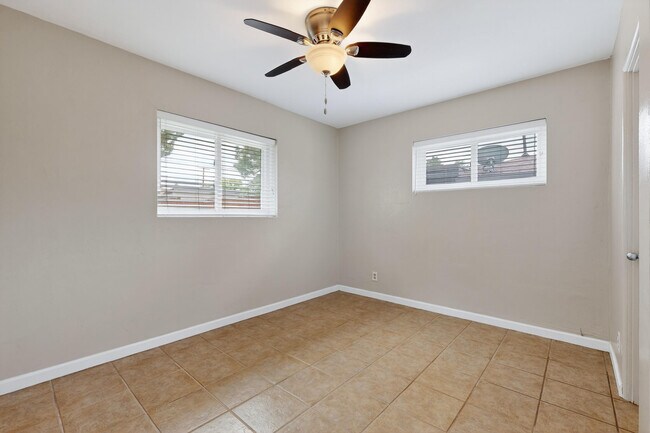 Building Photo - 2020 Hendola Dr NE
