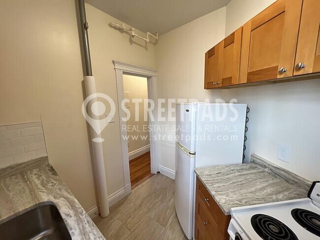 Building Photo - 1 bedroom in Boston MA 02215