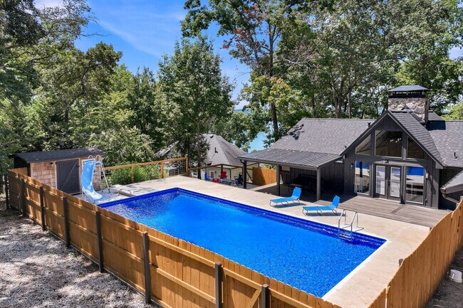 Building Photo - 4225 Twin Rivers Dr
