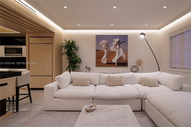 Building Photo - 19115 Fisher Island Dr