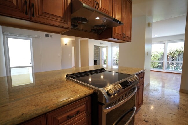 Building Photo - Beautiful Updated San Jose Home!