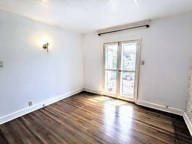 Building Photo - 10580 Kinnard Ave