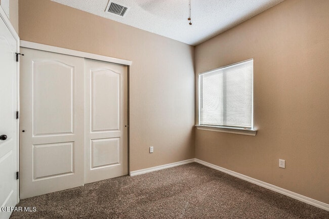 Building Photo - 228 Flor Scabiosa Dr