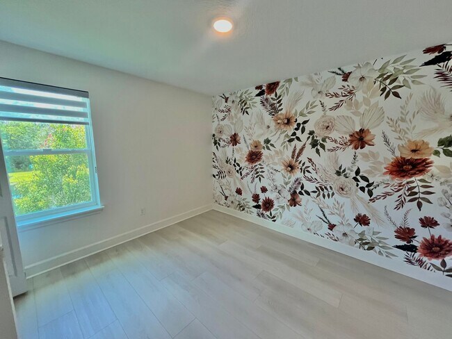 Building Photo - Beautiful 3 Bed, 2.5 Bath Townhome in Mode...