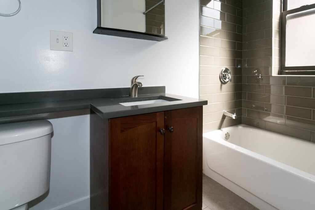 Building Photo - 3830 N Fremont