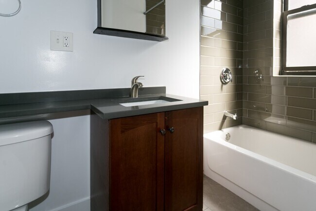 Building Photo - 3830 N Fremont