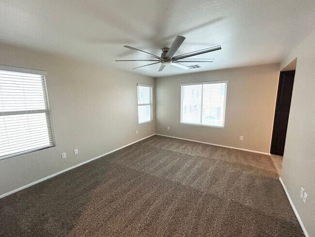 Building Photo - 3/BD 2.5/BA Bright & Stylish Mountain’s Ed...