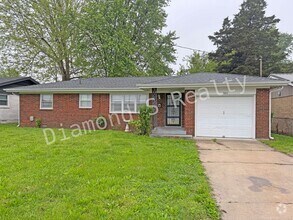 Building Photo - Great Location - 3 Bedroom/1 Bath Home for...