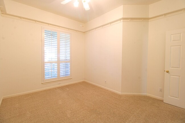 Building Photo - 121 Antler Cir