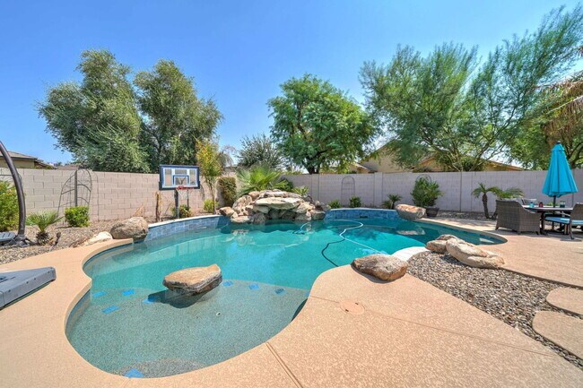 Building Photo - 4221 S Danyell Dr