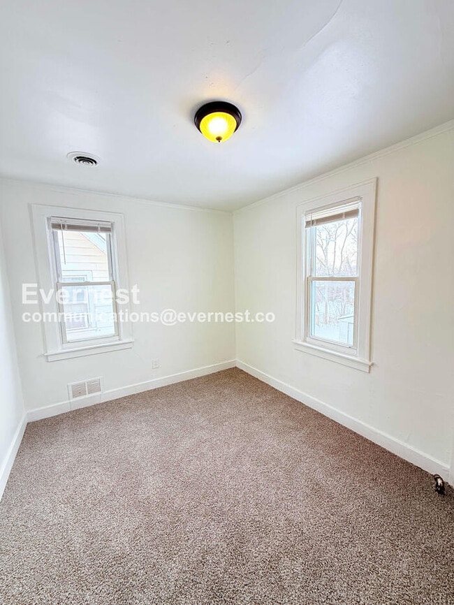 Building Photo - 14393 Strathmoor St