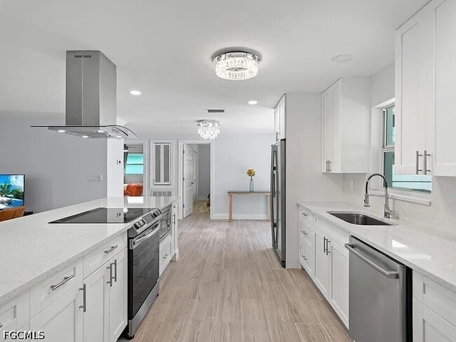 Building Photo - 4526 SE 10th Ave