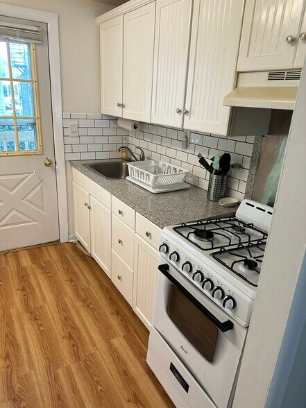 Apt A Kitchen - 84 Mount Hermon Way