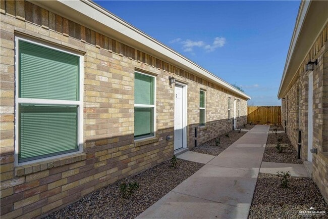 Building Photo - 22 Hiawatha Dr