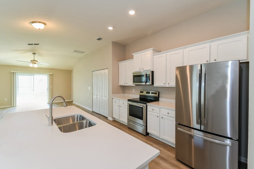 Building Photo - 8334 Cape Fox Dr