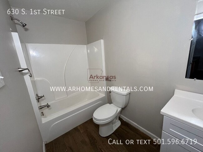 Building Photo - 630 S 1st St