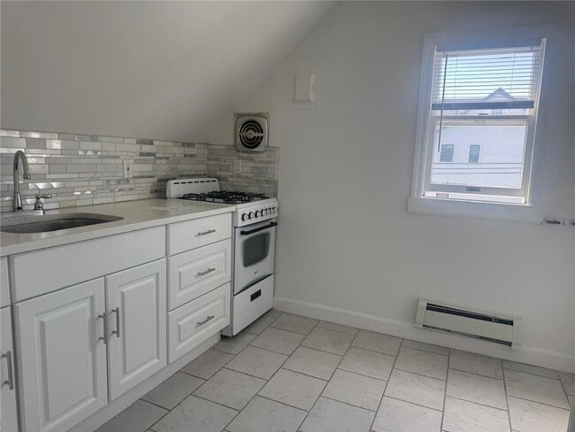 Building Photo - 93 Aster Ct