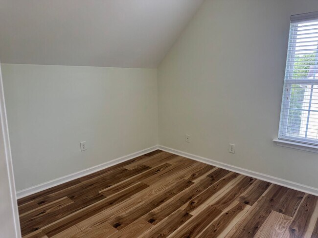 Building Photo - Four Bedroom Home in Curtis Pond