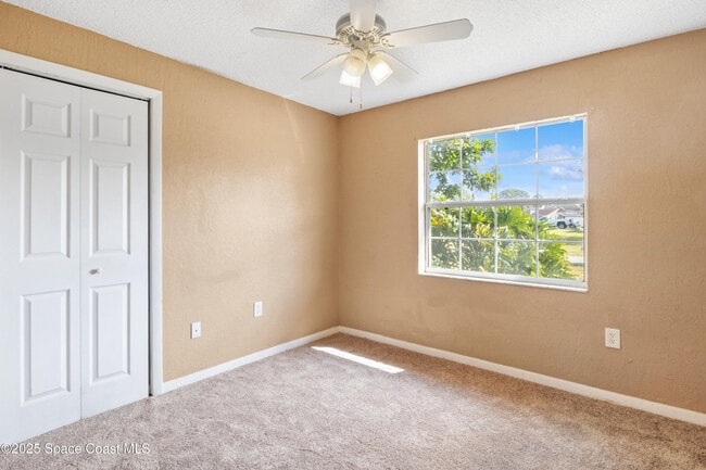 Building Photo - 697 Castaways St NE