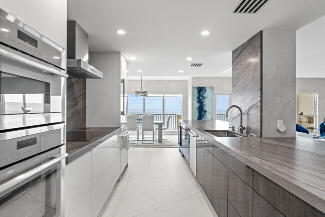 Building Photo - 4301 N Ocean Blvd