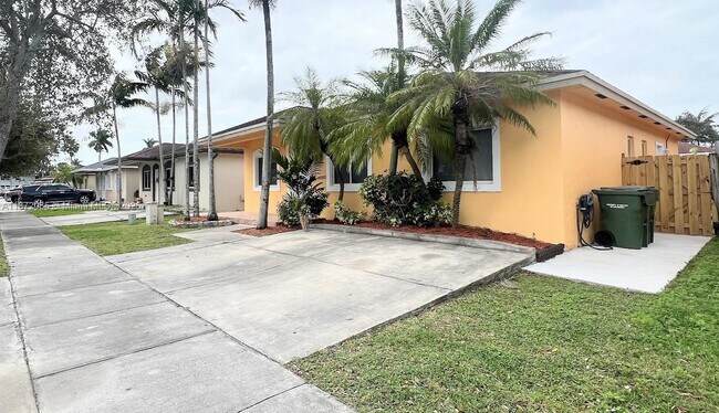 Primary Photo - 208 SW 15th Pl