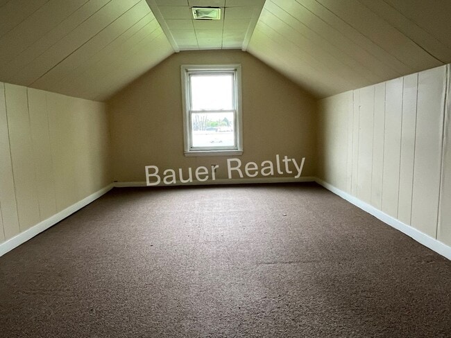 Building Photo - 912 Grove Ave