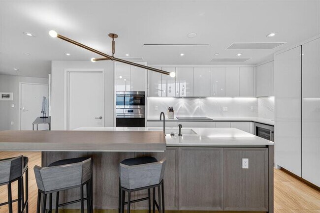 Building Photo - 525 N Fort Lauderdale Beach Blvd