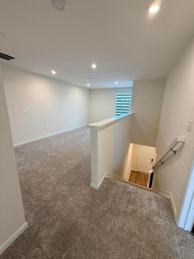 Building Photo - 1315 Red Tail Pl