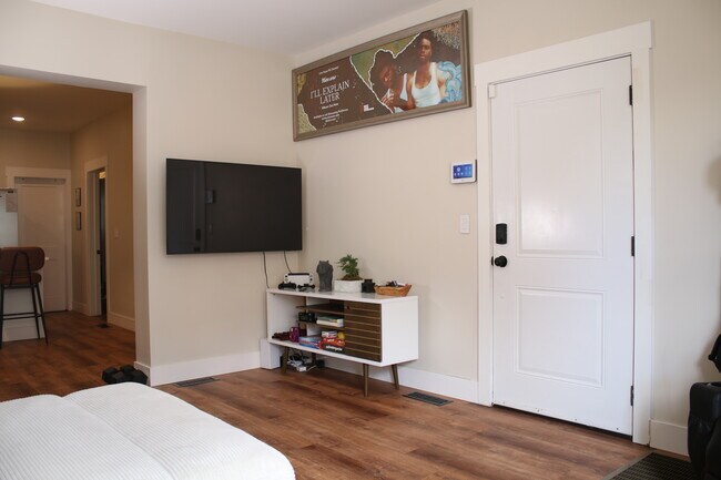 Building Photo - 103 Renwick St