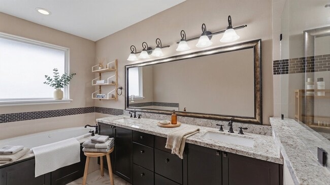 Building Photo - 922 W 20th St