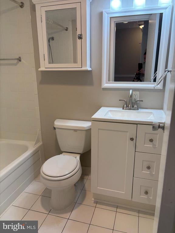 Building Photo - 2030 N Adams St