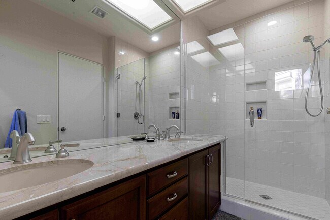 Building Photo - 413 White Horse Trail