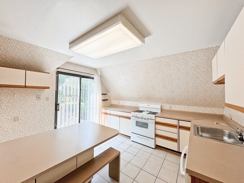 Building Photo - 5856 Darlington Rd