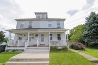 Building Photo - This adorable home is available for rent. This 2 bedroom property has bee renovated