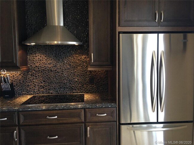 Building Photo - 100 S Birch Rd