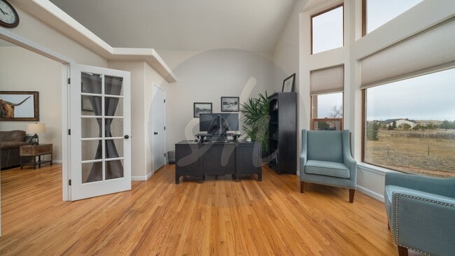 Building Photo - Country Living on 13.5 Acres