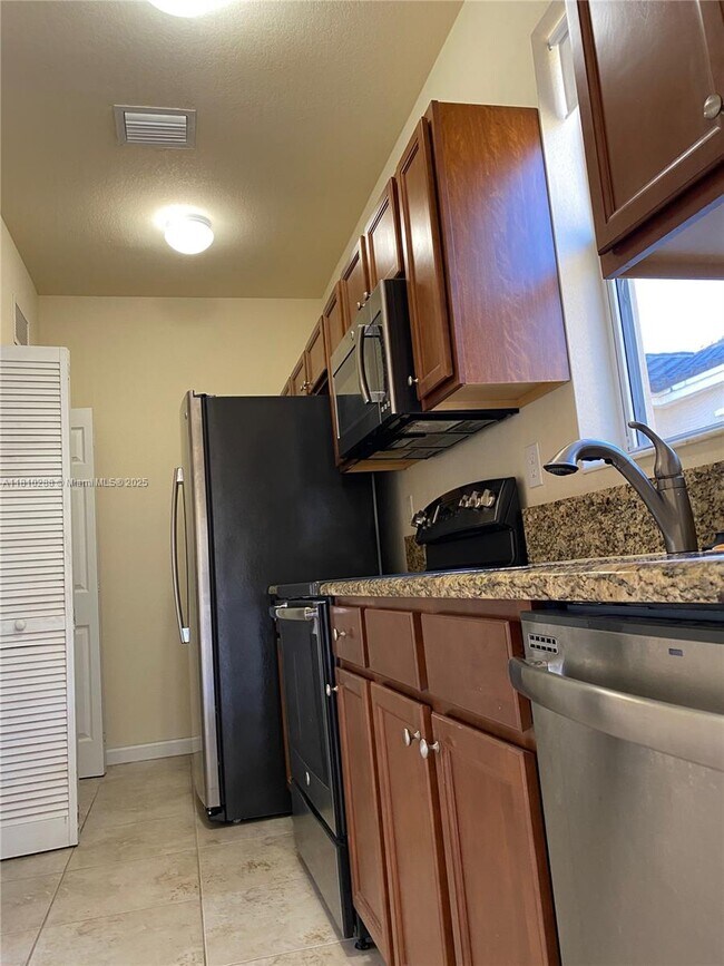 Building Photo - 9409 SW 171st Pl
