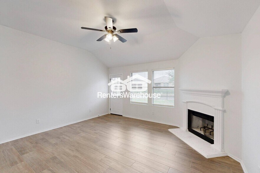 Building Photo - 1096 Oakbrook St
