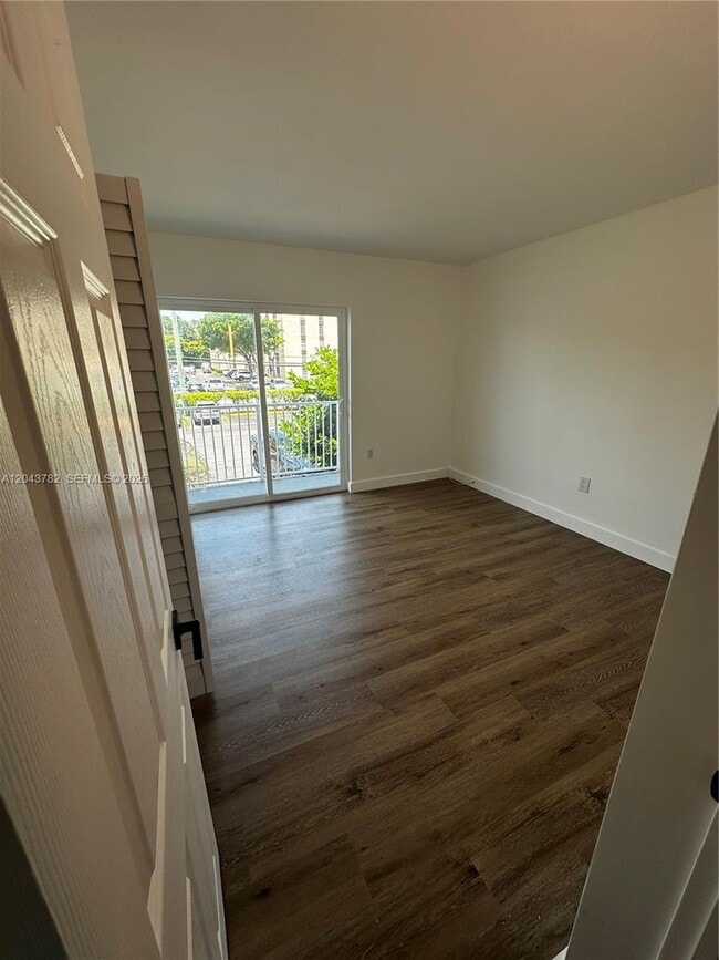 Building Photo - 1255 W 49th Pl