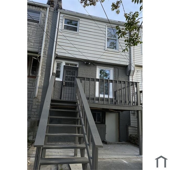 Building Photo - 3 Bedroom Plus Den