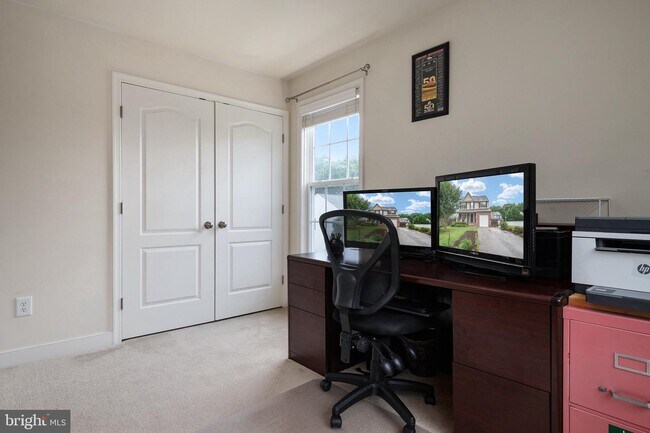 Building Photo - 132B Pineview Ave